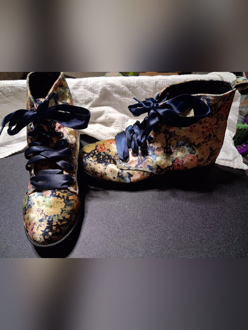 NWT Dirty Laundry Floral Lace-Up Ankle Boots in Navy and Multicolor Size 7